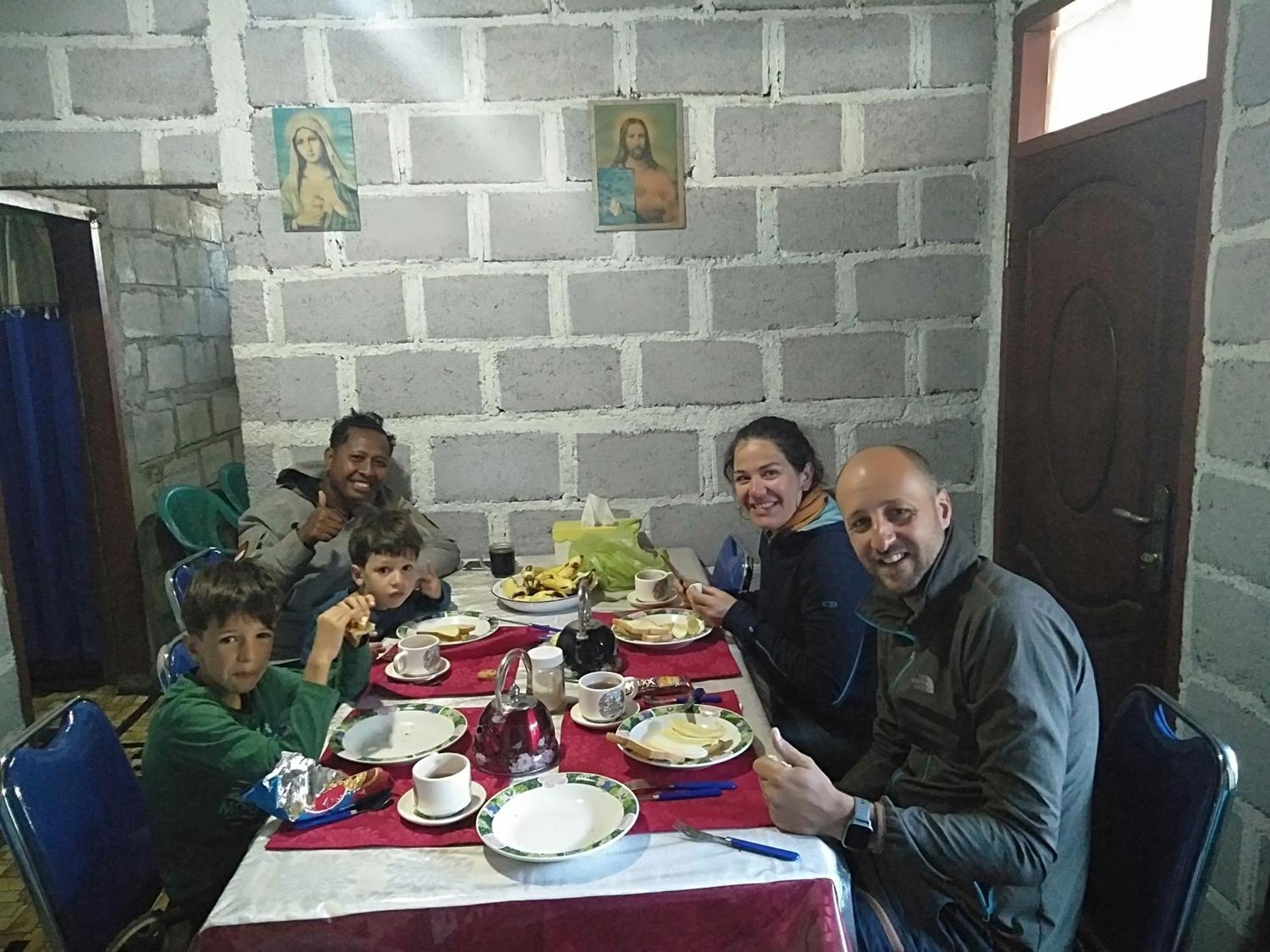 Arnolds Familly Homestay Bajawa 객실 사진